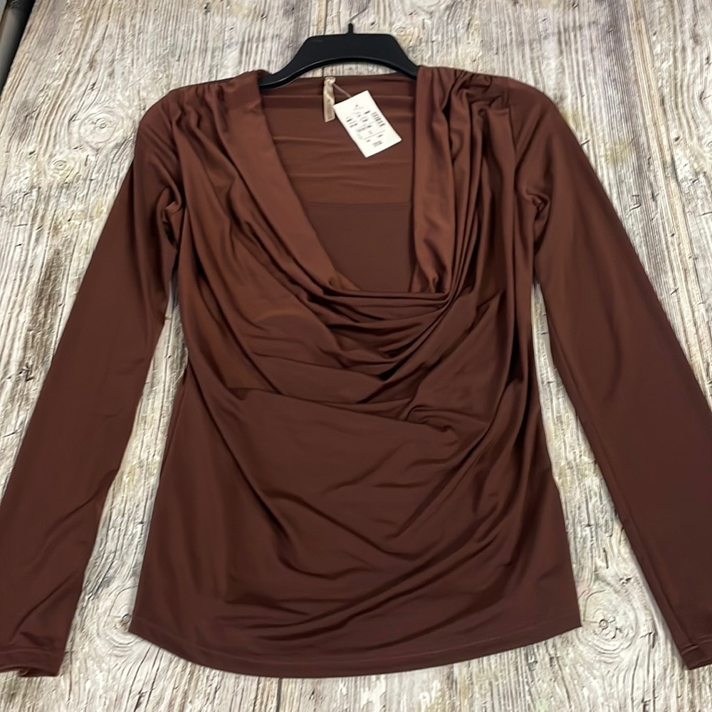 Nwt K Too Stretchy Scoop Neck Blouse With built in tank